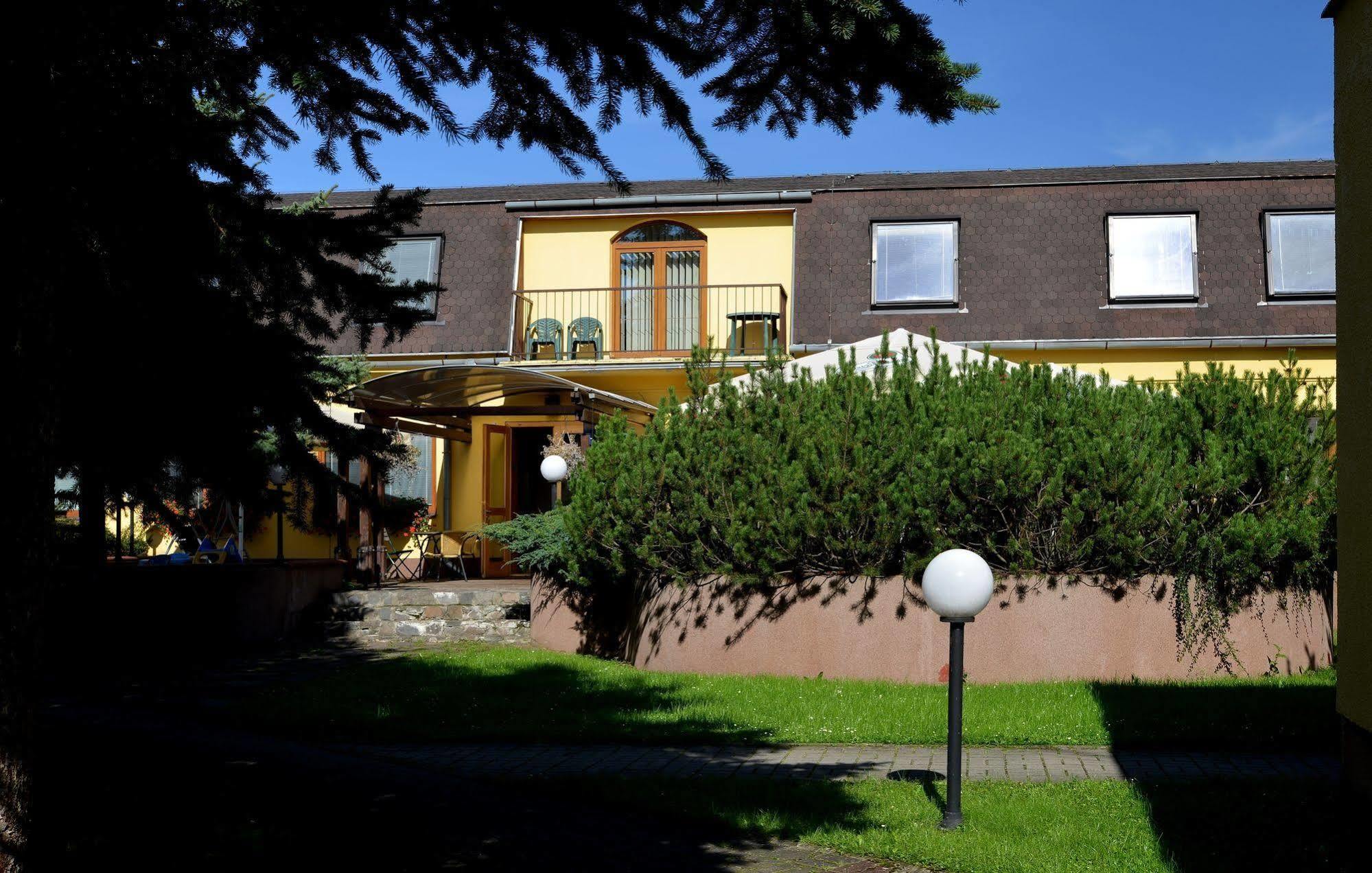 Penzion Agrothermal Bešeňová Exteriér fotografie